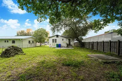 1053 NW 55th St, Miami, FL 33127 - Photo 7
