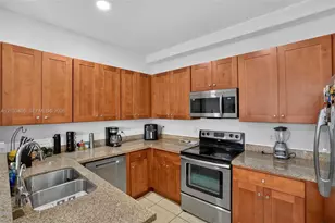 10022 NW 7th St, Miami, FL 33172 - Photo 19