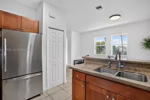 10022 NW 7th St, Miami, FL 33172 - Photo 21