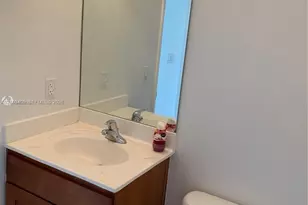10022 NW 7th St, Miami, FL 33172 - Photo 17
