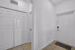 10022 NW 7th St, Miami, FL 33172 - Photo 9