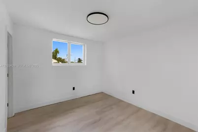 642 SW 10th Ave, Miami, FL 33130 - Photo 9