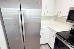 546 SW 1st St, Miami, FL 33130 - Photo 13