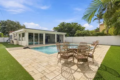 208 Iroquois St, Miami Springs, FL 33166 - Photo 1