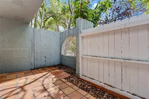 521 NE 38th St, Miami, FL 33137 - Photo 7