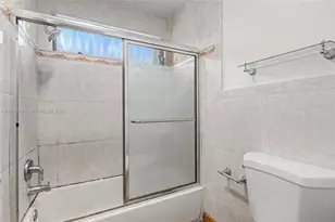 521 NE 38th St, Miami, FL 33137 - Photo 27