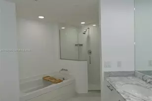 500 Brickell Ave, Miami, FL 33131 - Photo 17