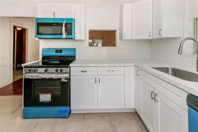 3085 NW 3rd St, Miami, FL 33125 - Photo 23