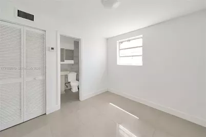 3694 NW 19th St, Miami, FL 33125 - Photo 7