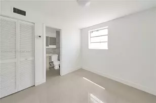 3694 NW 19th St, Miami, FL 33125 - Photo 7