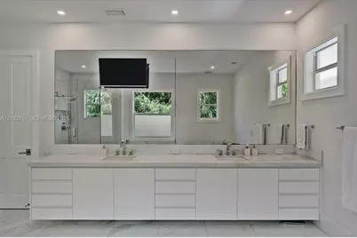 119 Paloma Dr, Coral Gables, FL 33143 - Photo 19