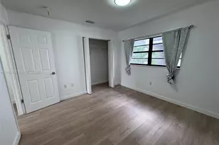 324 W 74th Pl, Hialeah, FL 33014 - Photo 13