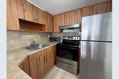 324 W 74th Pl #6, Hialeah, FL 33014 - Photo 3