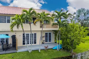 723 NE 195th St, Miami, FL 33179 - Photo 37