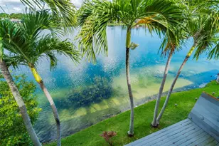 723 NE 195th St, Miami, FL 33179 - Photo 23