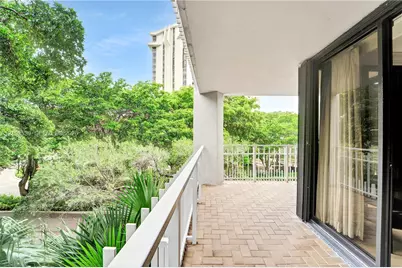 2000 Towerside Ter #301, Miami, FL 33138 - Photo 9