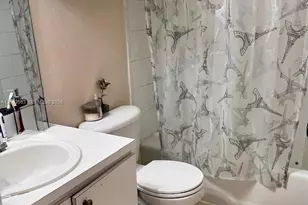17911 NW 68th Ave, Hialeah, FL 33015 - Photo 15