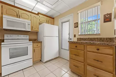 206 SE 10th St #303, Dania Beach, FL 33004 - Photo 5