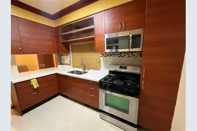 8837 N Crescent Dr, Miramar, FL 33025 - Photo 5