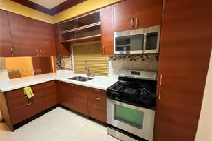 8837 N Cres Dr, Miramar, FL 33025 - Photo 5