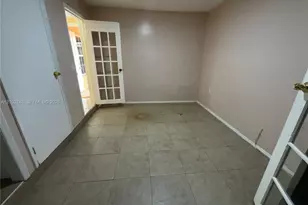 8837 N Cres Dr, Miramar, FL 33025 - Photo 9