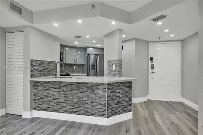5880 Collins Ave #403, Miami Beach, FL 33140 - Photo 9