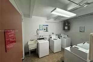365 NE 125th St, North Miami, FL 33161 - Photo 15