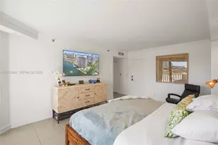 1000 W Island Blvd, Aventura, FL 33160 - Photo 11