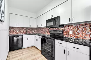 800 Claughton Island Dr, Miami, FL 33131 - Photo 9