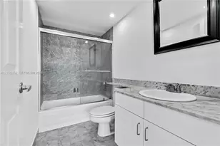 800 Claughton Island Dr, Miami, FL 33131 - Photo 15
