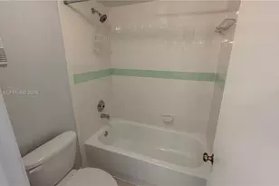 905 NE 209th St, Miami, FL 33179 - Photo 15