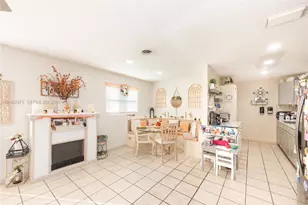 851 Caroline Cir, West Palm Beach, FL 33413 - Photo 3