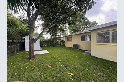 1431 NE 202nd St, Miami, FL 33179 - Photo 9