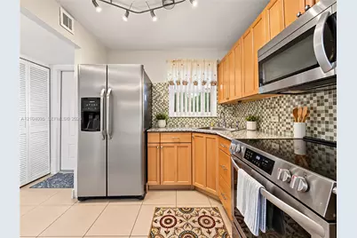 9850 Sunrise Lakes Blvd #108, Sunrise, FL 33322 - Photo 3