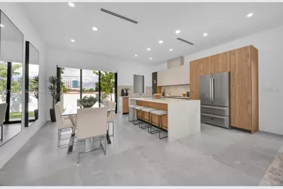 1767 NW 3 St, Miami, FL 33125 - Photo 11