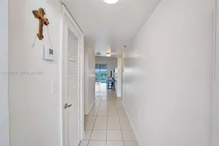 3001 W Rolling Hills Cir, Davie, FL 33328 - Photo 5