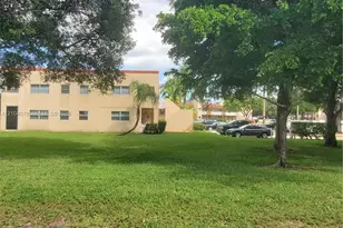 8851 Sunrise Lakes Blvd, Sunrise, FL 33322 - Photo 13