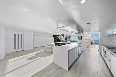 1040 Biscayne Blvd #4602, Miami, FL 33132 - Photo 11