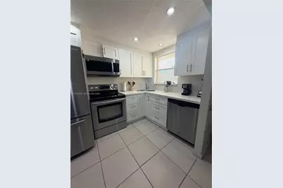 8880 Sunrise Lakes Blvd #101, Sunrise, FL 33322 - Photo 13
