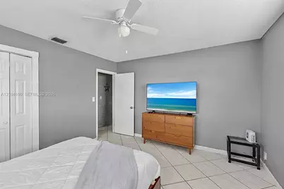 2440 Largo Dr, Miramar, FL 33023 - Photo 11