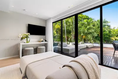 250 S Hibiscus Dr, Miami Beach, FL 33139 - Photo 27