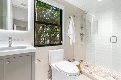 250 S Hibiscus Dr, Miami Beach, FL 33139 - Photo 29