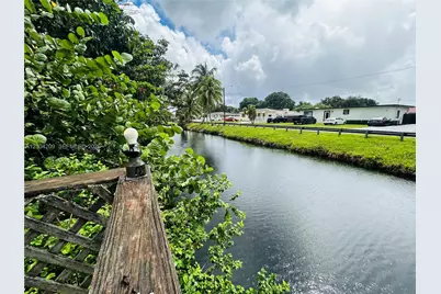 160 W 53rd Ter, Hialeah, FL 33012 - Photo 19