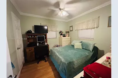 160 W 53rd Ter, Hialeah, FL 33012 - Photo 13