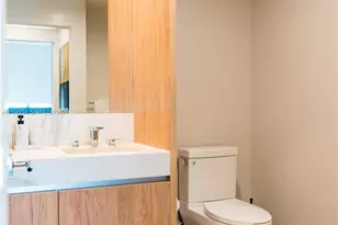 11 NE 6th St, Miami, FL 33132 - Photo 11