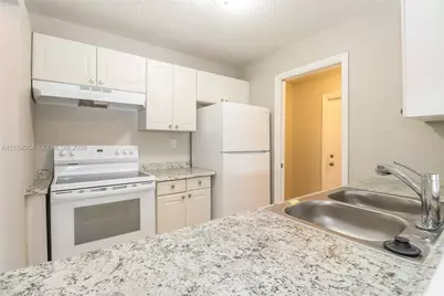 7701 SW 7th Ct, North Lauderdale, FL 33068 - Photo 7