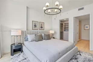 77 SE 5th St, Miami, FL 33131 - Photo 11