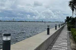 7501 E Treasure Dr, North Bay Village, FL 33141 - Photo 19