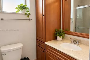 1064 W 42nd St, Hialeah, FL 33012 - Photo 17