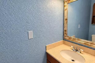 1064 W 42nd St, Hialeah, FL 33012 - Photo 9